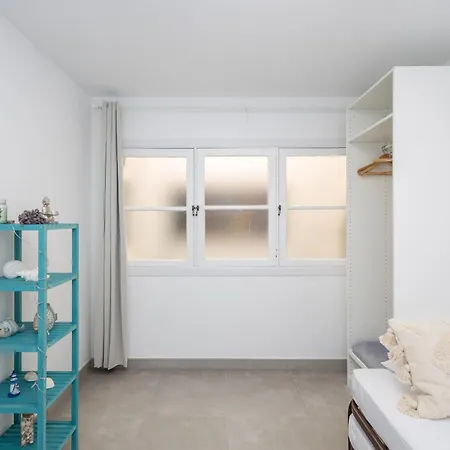 Apartment 3br Workfriendly - Beach & Port Views *
