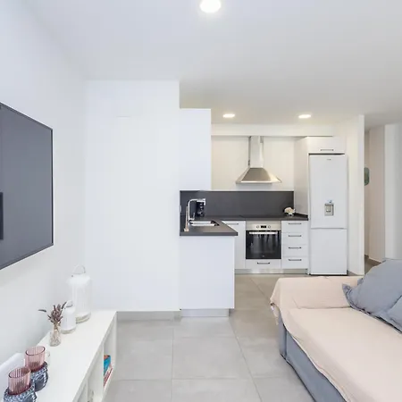 Apartment 3br Workfriendly - Beach & Port Views *